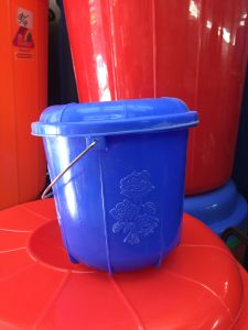 plastic bucket with lid 3 litre