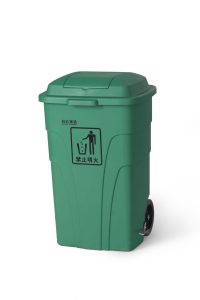 garbage bin with side pedal